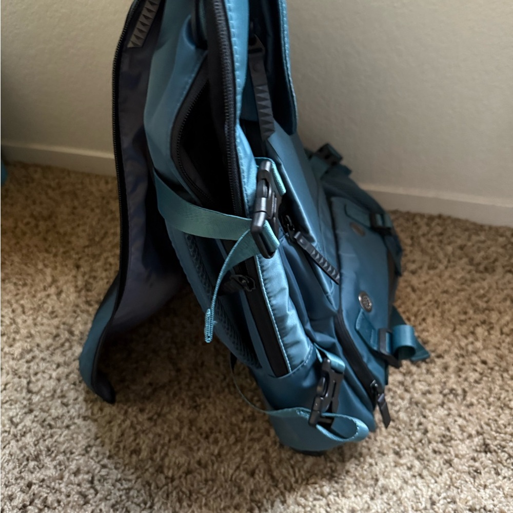Travel backpack - Picture 6 of 10